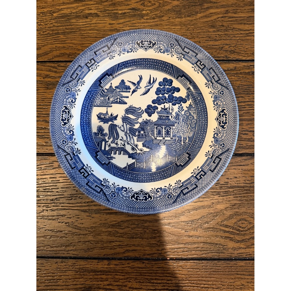 Churchill Blue Willow Plate Blue White England 10.25in Transferware Chinoiserie